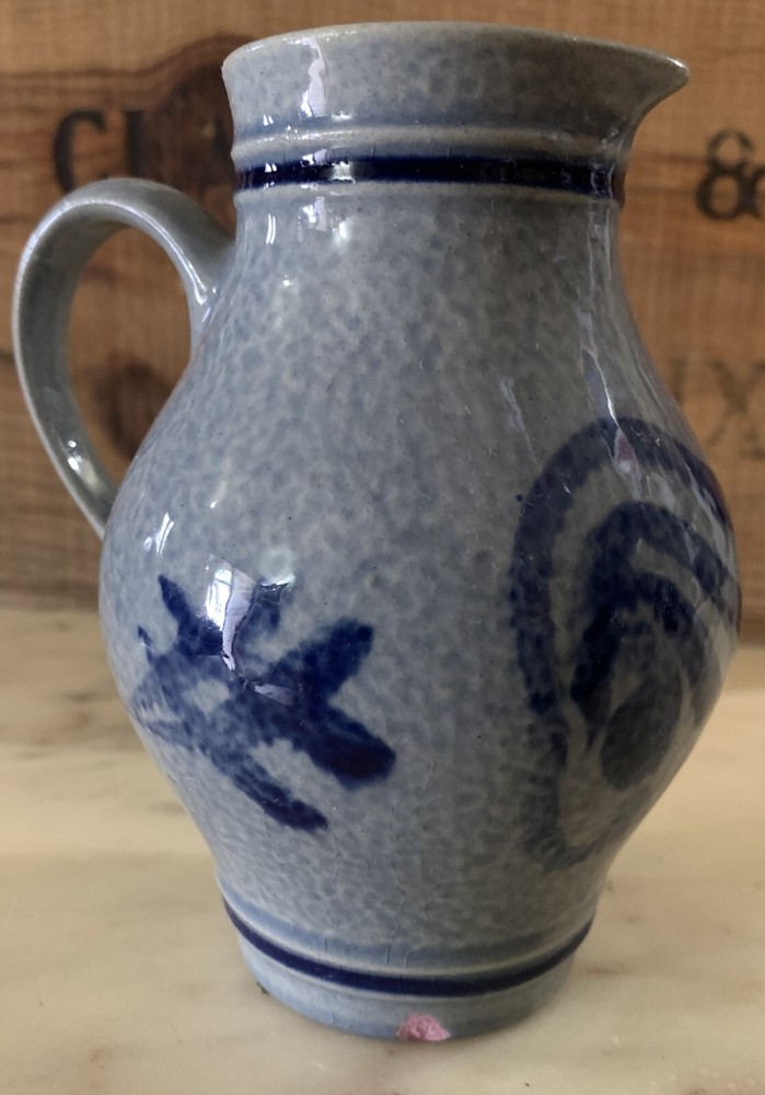 VINTAGE ENAMEL JUG 3061 MR