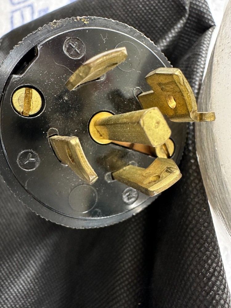 Hubbell turn and pull 30A 250VDC 600VAC 3120985