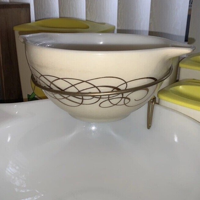 Reproduction Bracket for Pyrex Chip & Dip Cinderella Bowls