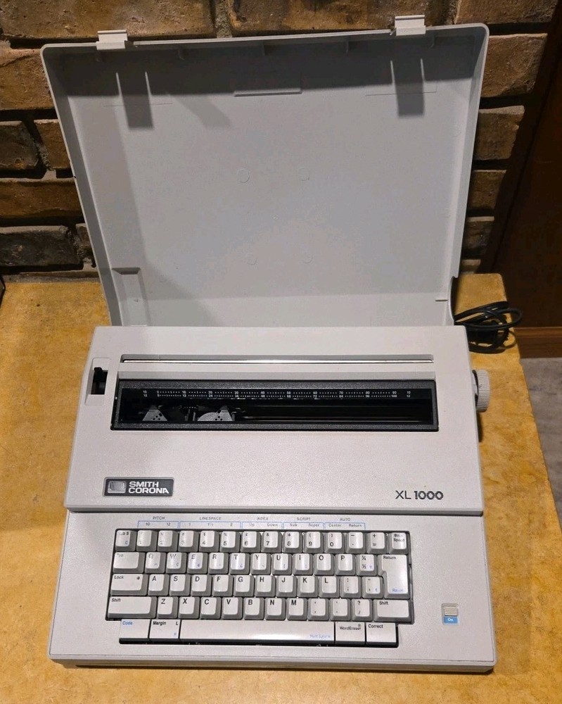 Smith Corona XL1000 Electronic Typewriter - Great Condition - Tested and Working