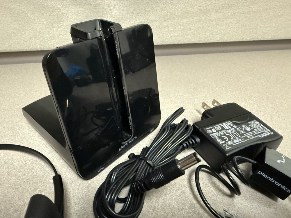 Plantronics C054A Wireless Headset System (power included)