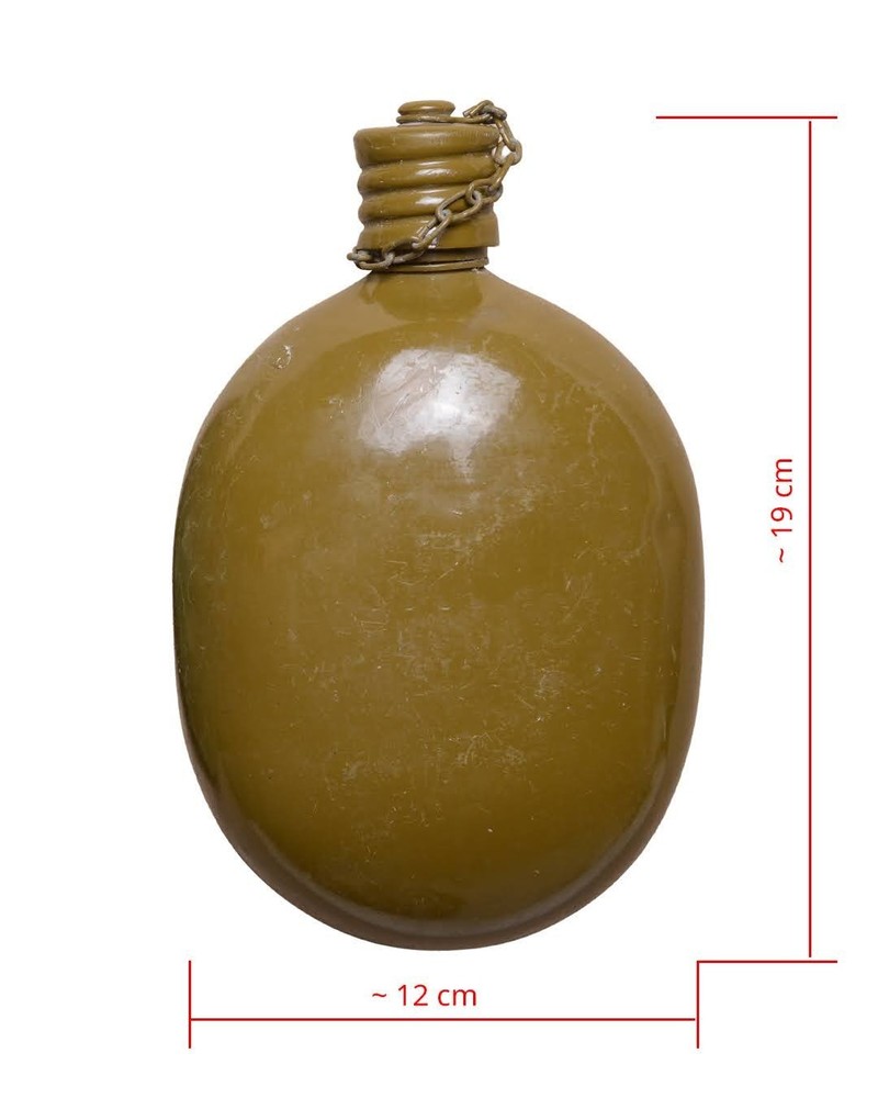 An army canteen with a Soviet-era case.