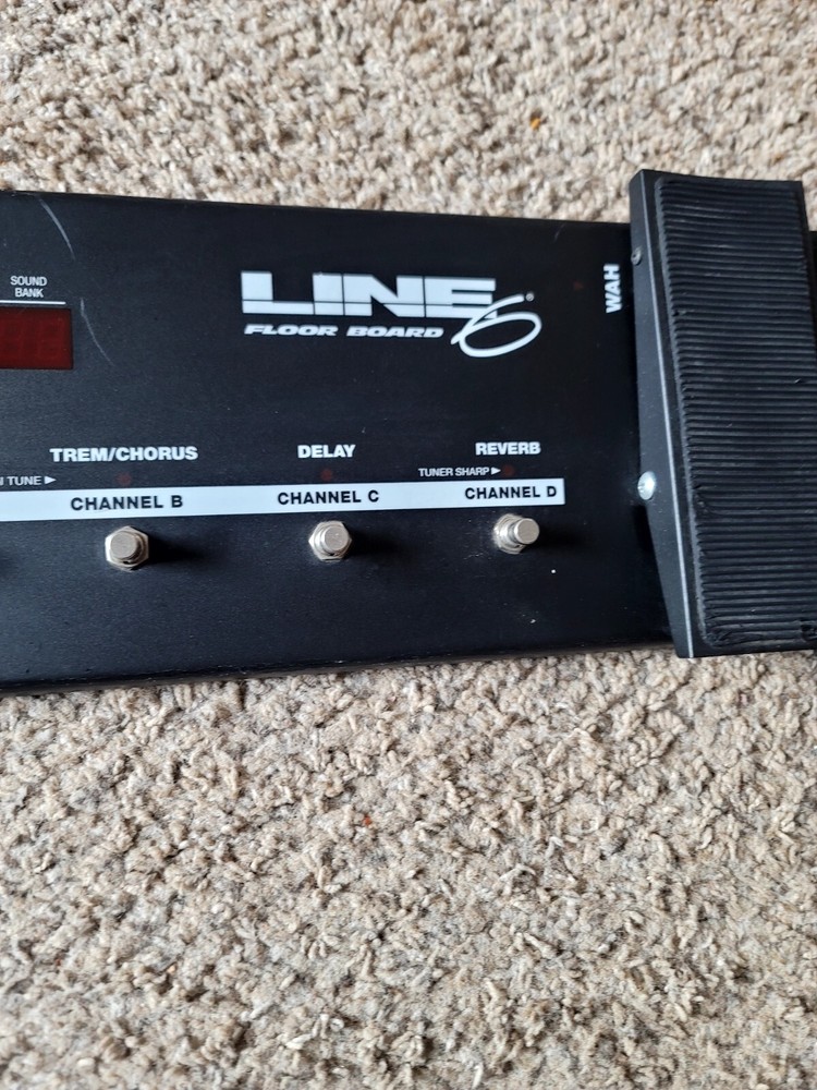 LINE 6 ELECTRIC GUITAR FLOOR BOARD