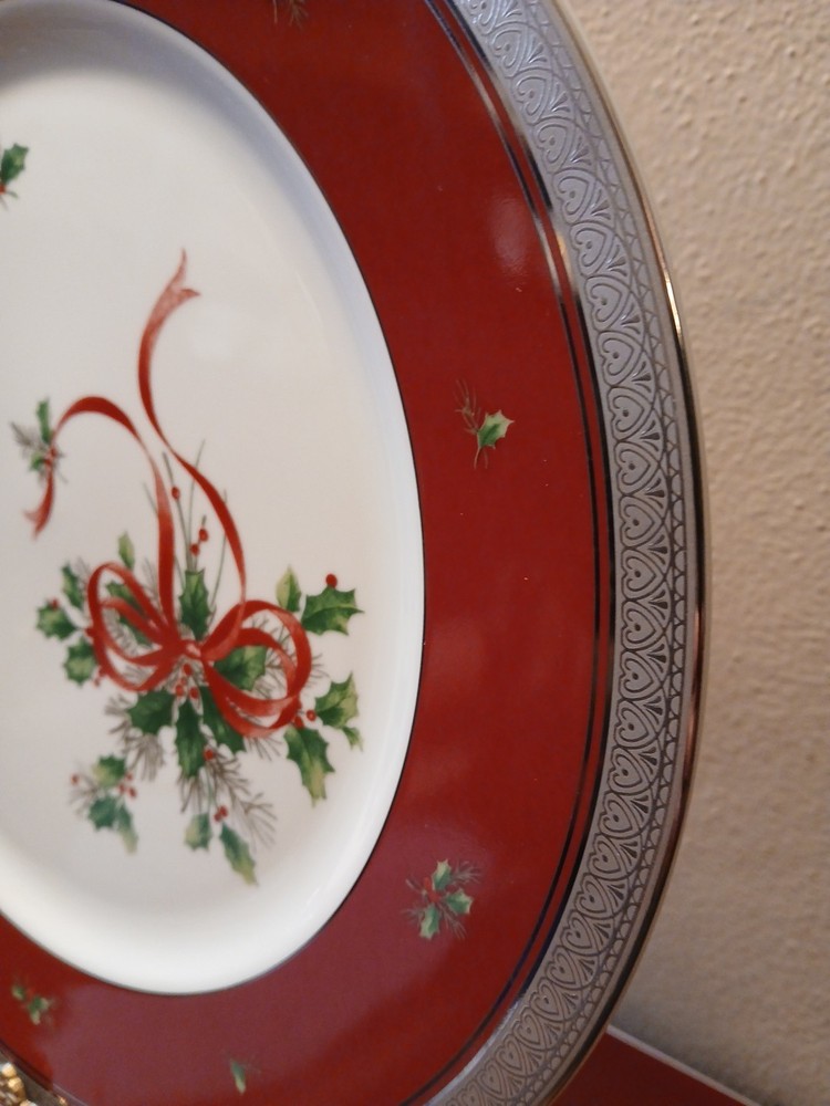 Palatial Holly Platinum Cake Plate & Server by Mikasa