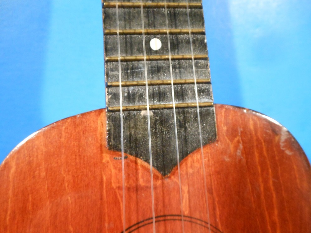 THE HAWAIIAN UKULELE SOPRANO NICE CONDITION!