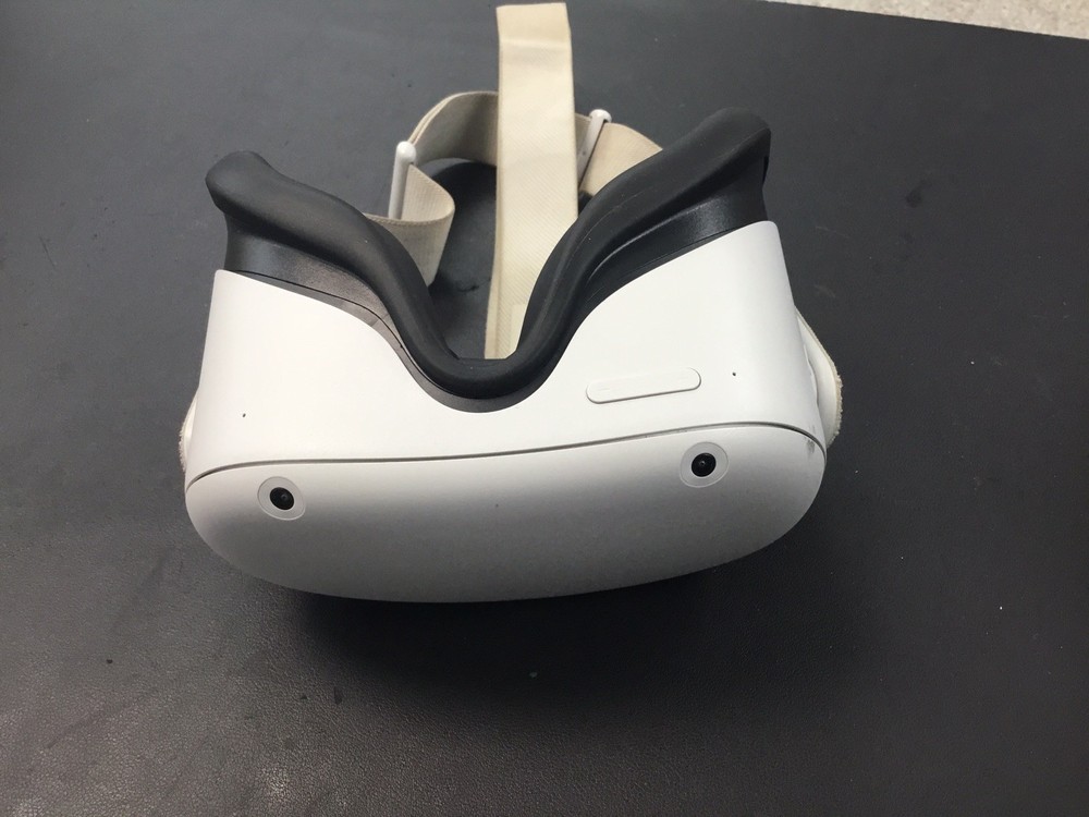 Meta Quest 2 VR Headset 64GB w/ Controllers