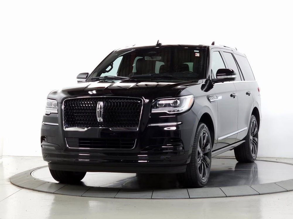 Touch Up Paint for Lincoln Navigator with paint code UM, Infinite Black.