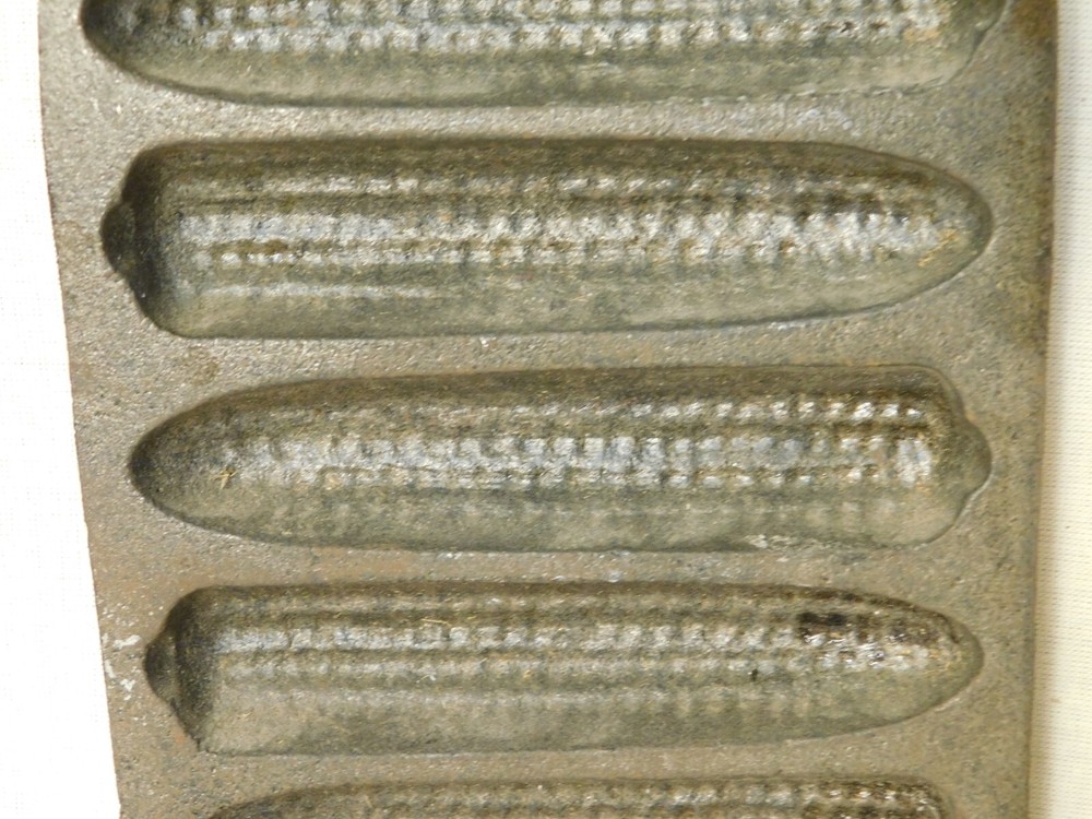 Antique Primitive Vtg Mini 8" Cast Iron Cornbread Mold #2 Corn Cob Ear Baking