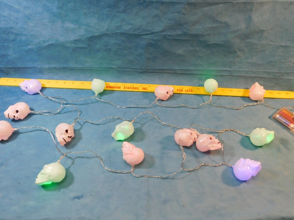 Mini-skull Light String Of 15 Lights, Multicolor, Battery Operated