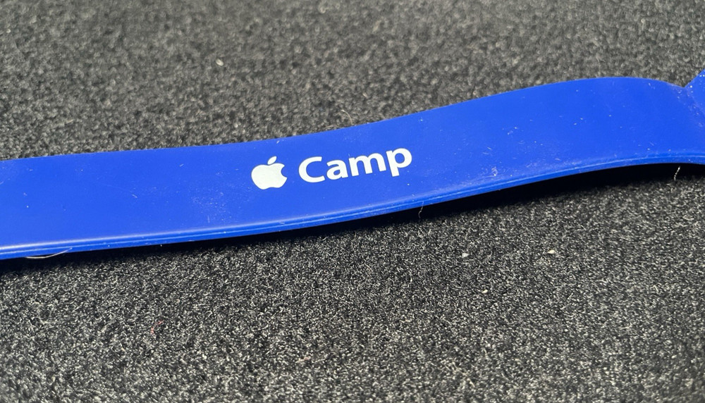  Apple Camp USB Bracelet: Blue (500 MB)