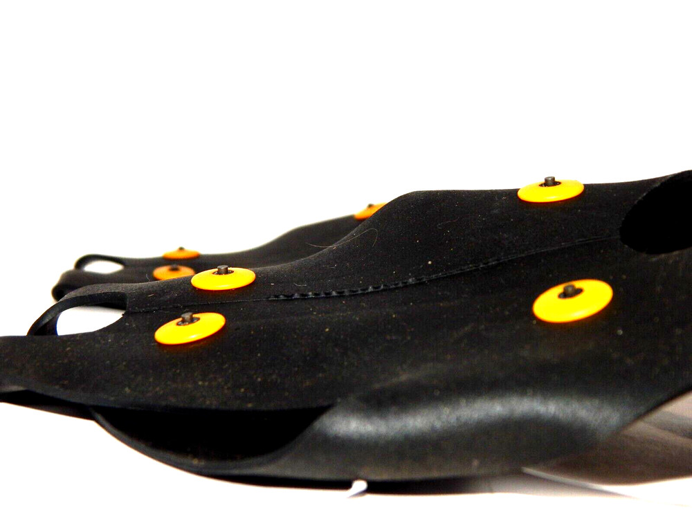 Continental Spiky Slip Protection on Ice and Snow Medium