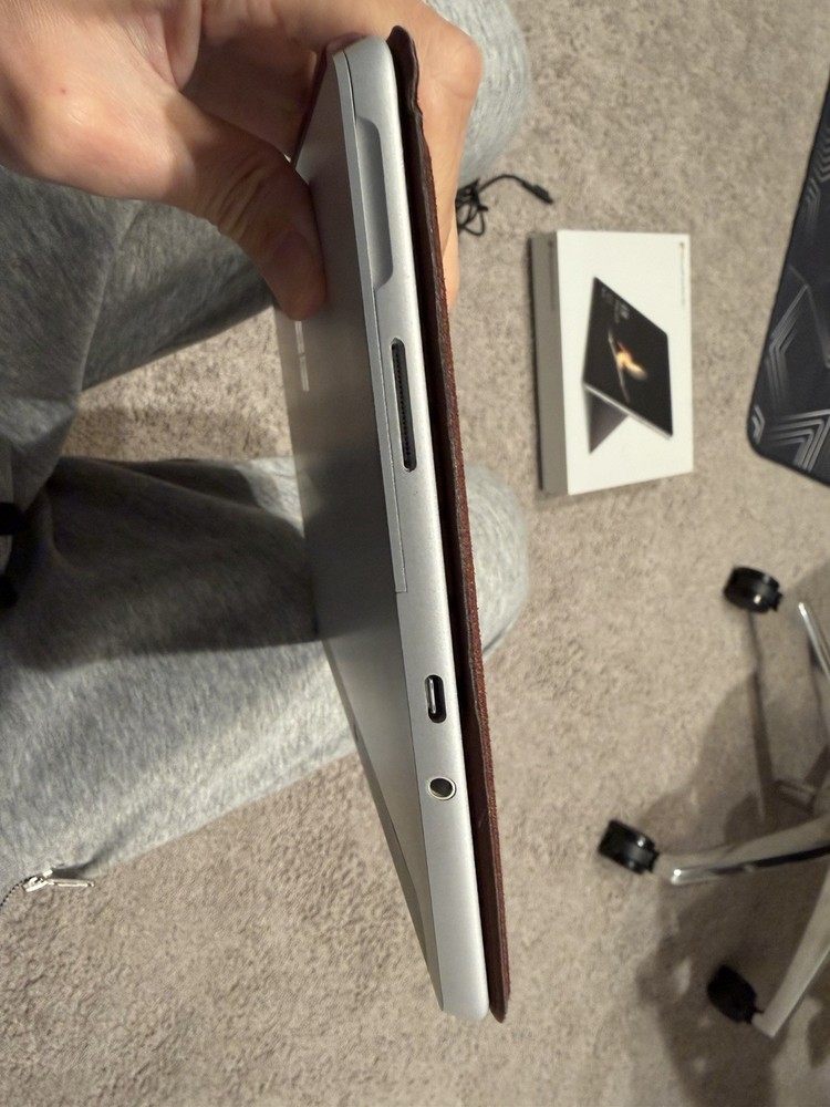 Microsoft Surface Go Tablet bundle with Keyboard