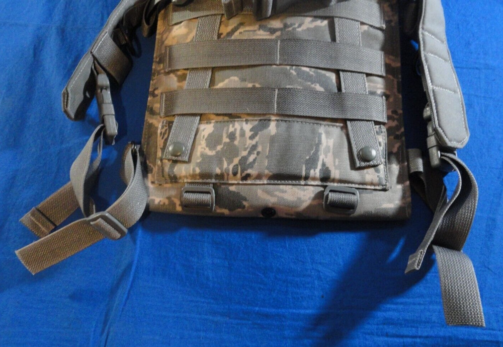USGI ABU TIGER STRIPE HYDRATION SYSTEM W/ PREMIUM STRAPS WITH 100oz BLADDER