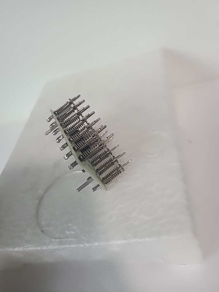 Vintage Vector Electronic 570-G Solderless DIP-14 Socket Adapter