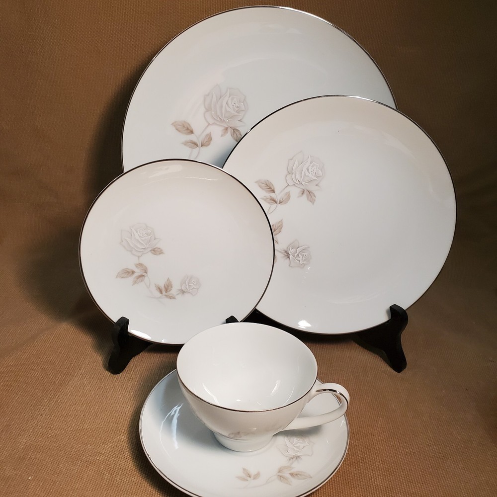 Noritake China - Rosay - 5 Piece Dinner Set - Excellent Condition