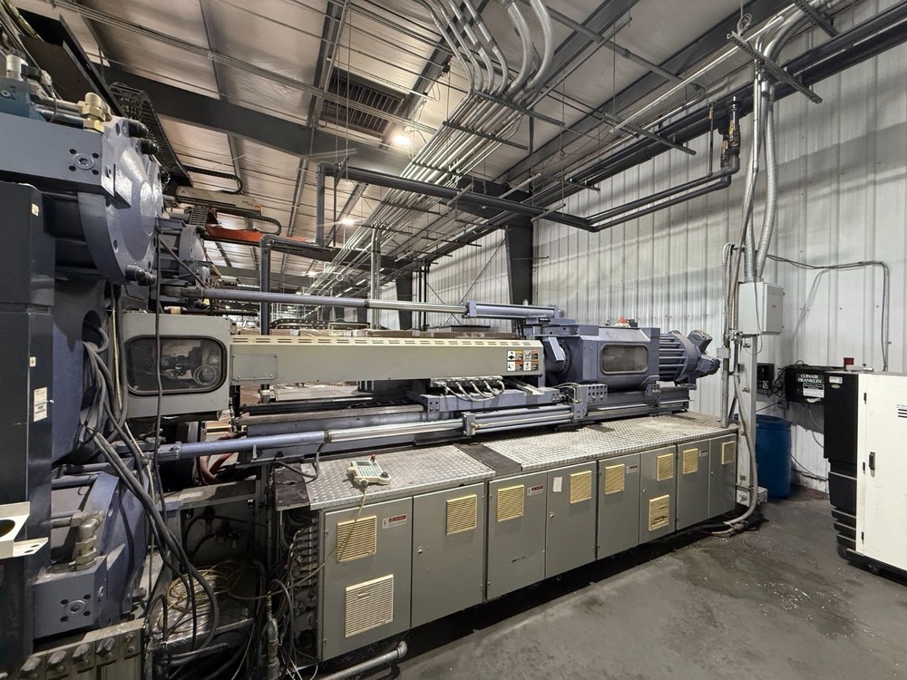1998 HPM 1375 ton Next Wave injection molding machine with AEC robot