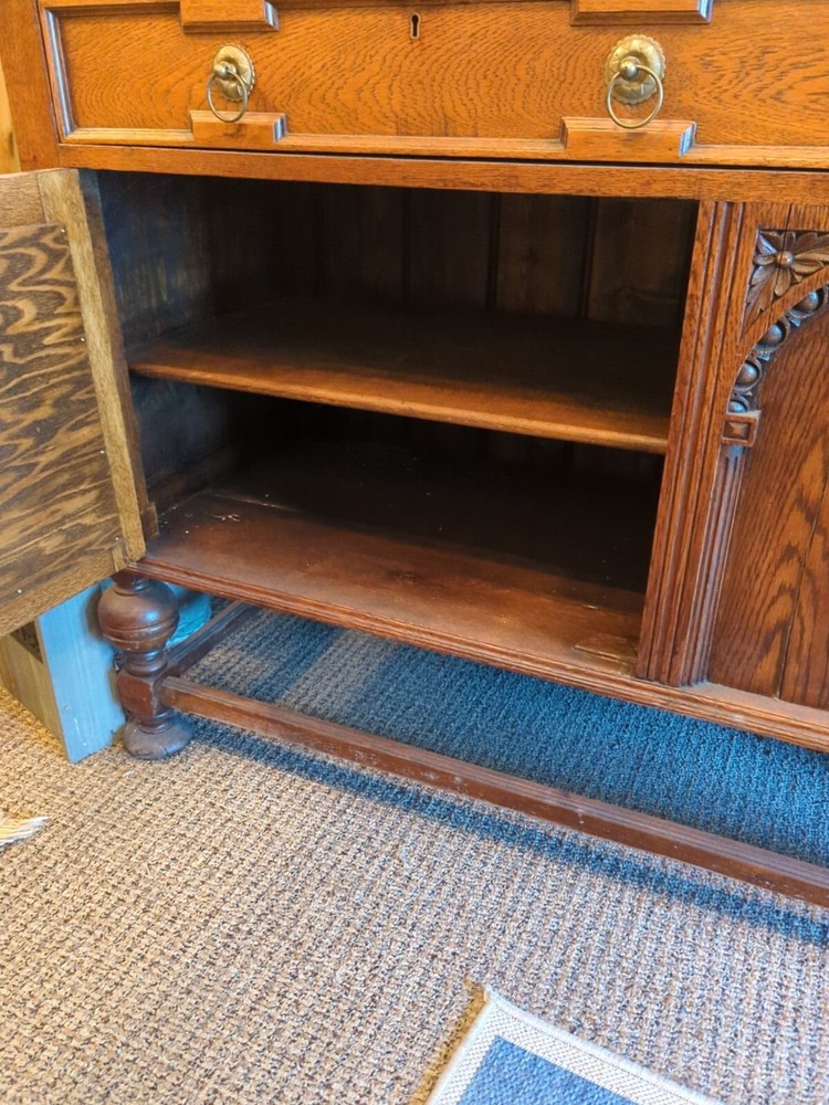 Sideboard Buffet Vintage With Mirror. Very Nice.
