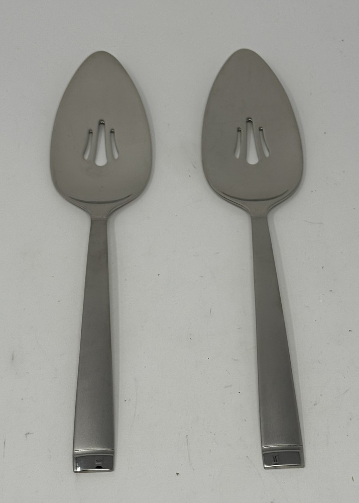 Oneida Frost Set of 2 Pie Server / Servall 9 3/4"