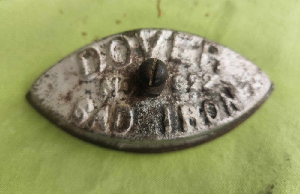 Small Dover Sad Iron. No. 822