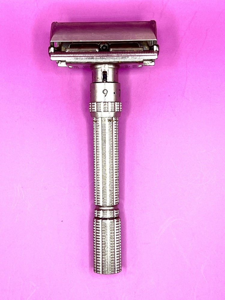 GILLETTE MENS 2 SIDED SAFTY ADJUSTABLE RAZOR. U. S. A.