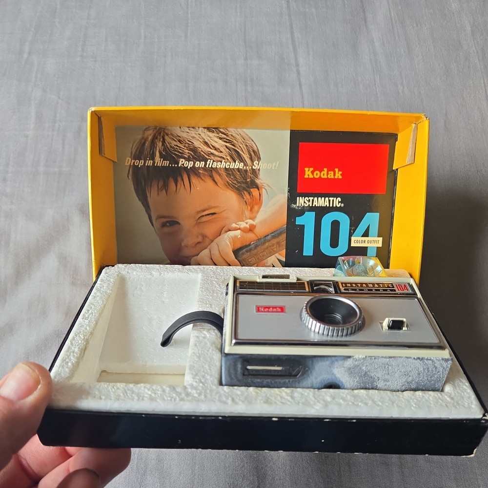 Vtg Kodak Instamatic 104 Camera 1960s Flashcube Box Untested