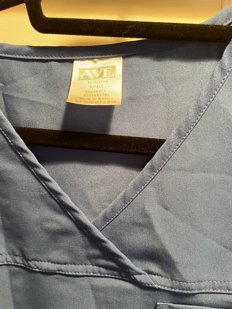 Scrubs FItted Top Blue/Black by AVE Size Small (CA)