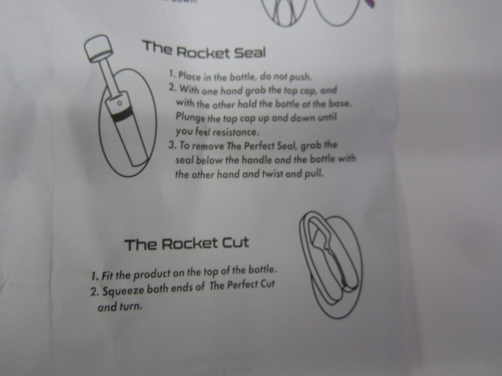 THE BOTTLE ROCKET GIFT SET, 4 PIECE GIFT SET WINE OPENER