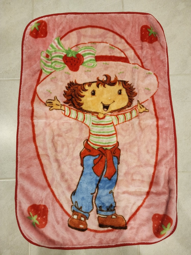 STRAWBERRY SHORTCAKE KIDS BLANKET GUC 46 x 30 in