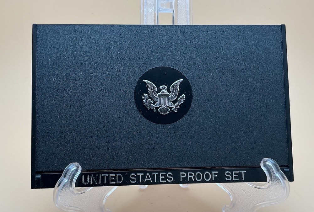 US Mint Proof Set 1977 San Francisco 6 Coins, Black Case, Red Insert