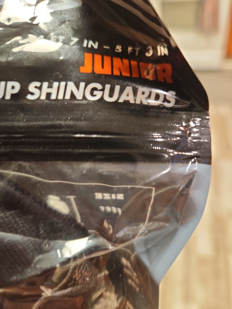 Umbro Junior Stirrup Soccer Shinguards 4' 7"- 5' 3"
