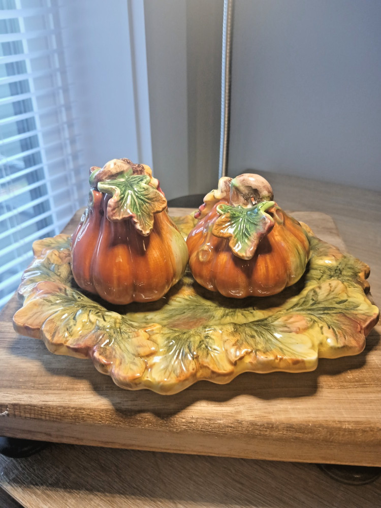 Spode Fall Harvest Salt & Pepper Shaker w/ Leaf Tray Plate