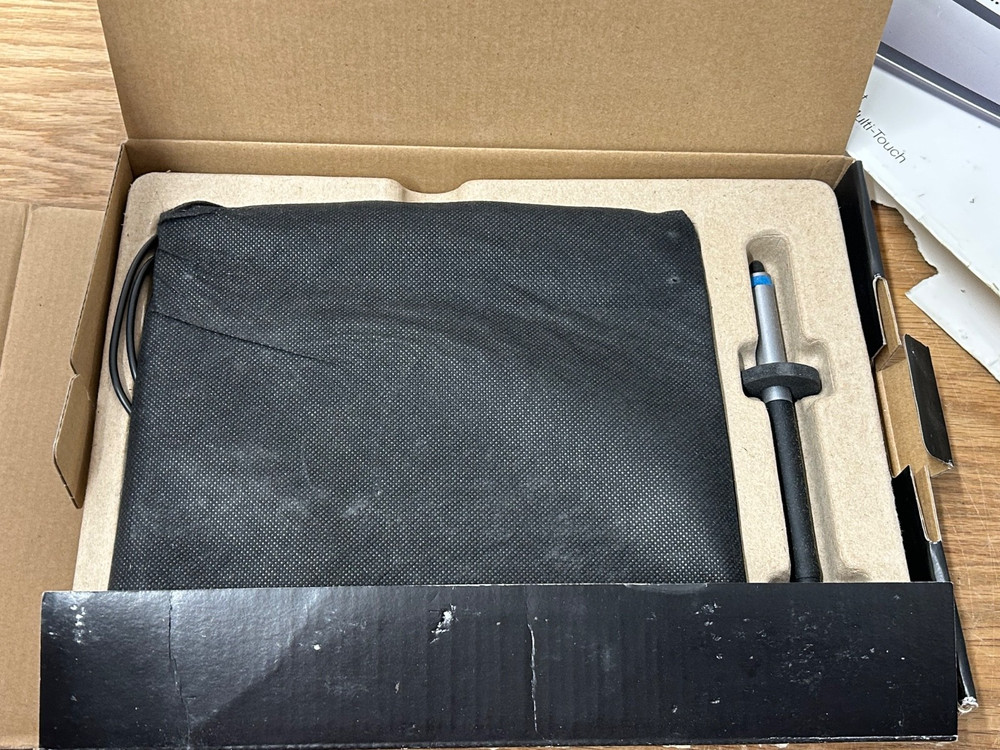 OPEN BOX Wacom CTH-480 Creative Intuos Pen & Touch Small Tablet Multi Touch