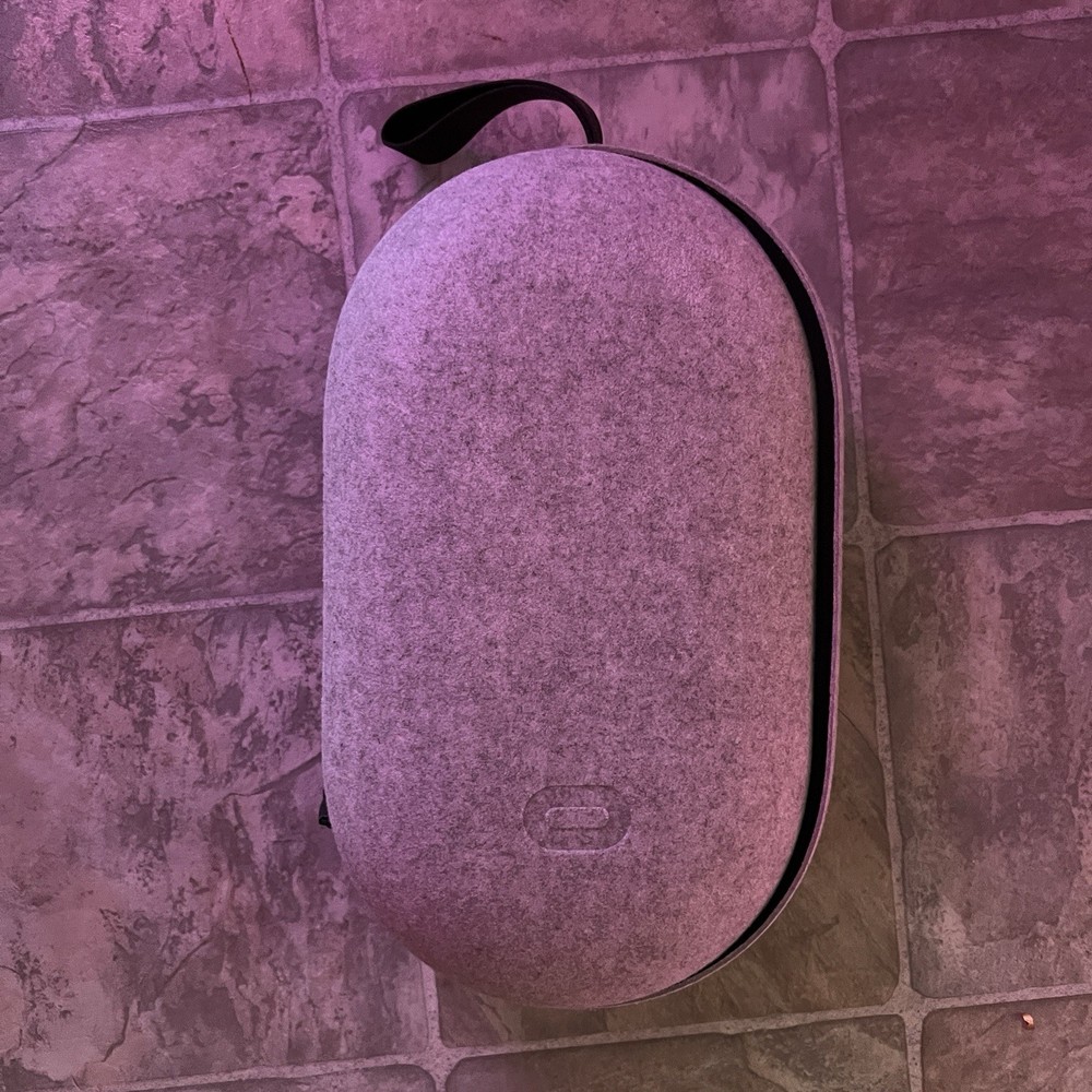 Pre-Owned Official Compact Carrying Case for Facebook Oculus Quest 2