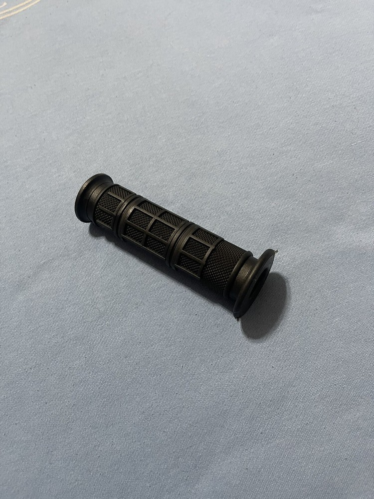 709400493 Handle Grip