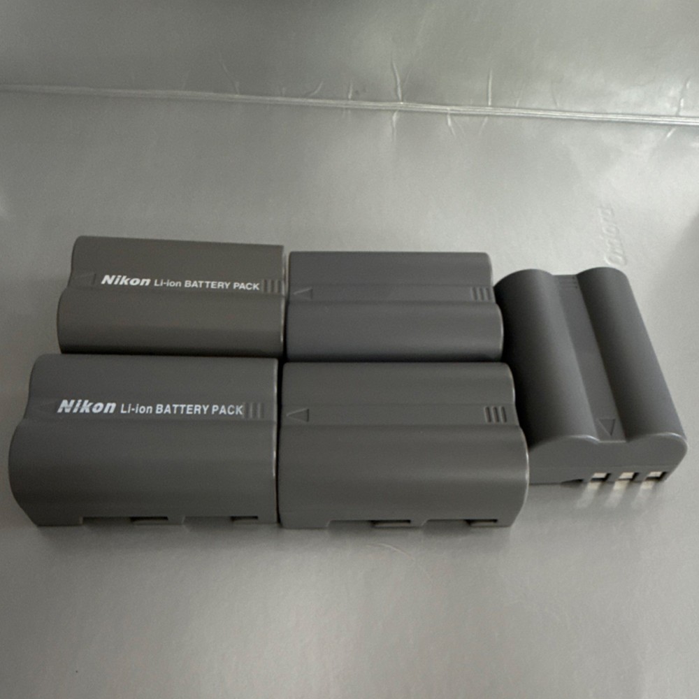 Nikon bundle: MB-D80 Multi Power Battery pack for D90 DSLR, with battery packs