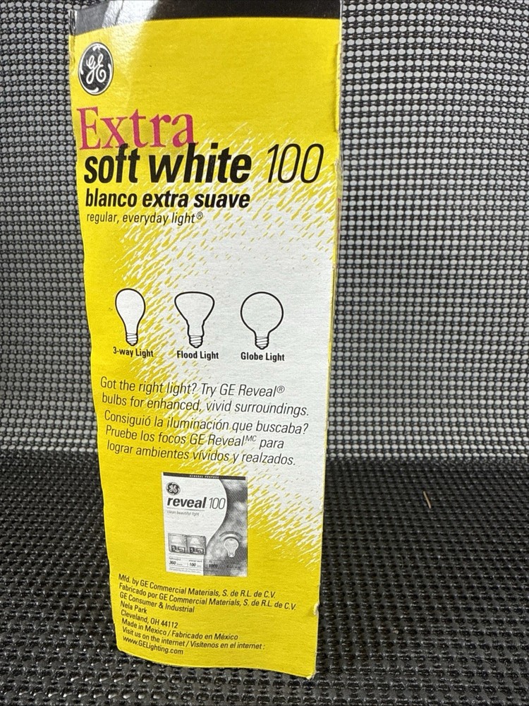 GE Extra Soft White 100W Light Bulbs - 4 Pack NEW
