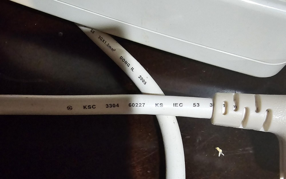 Doonam 220 Volt Surge Protector Power Strip 3 Sockets