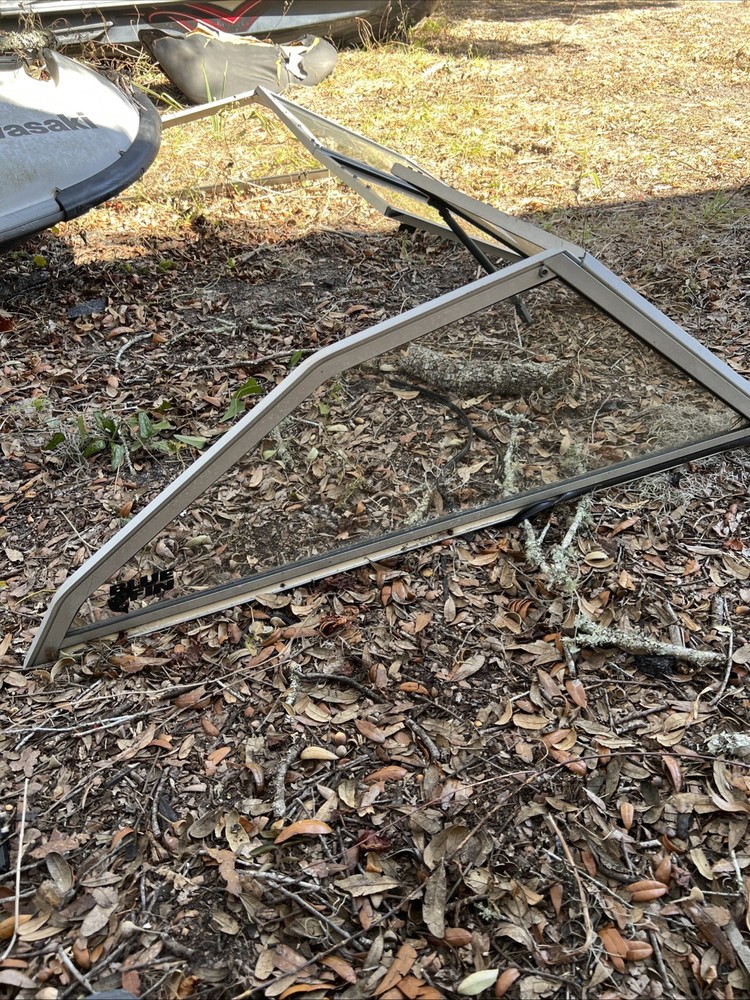 Spectrum Blue Fin 170 Windshield