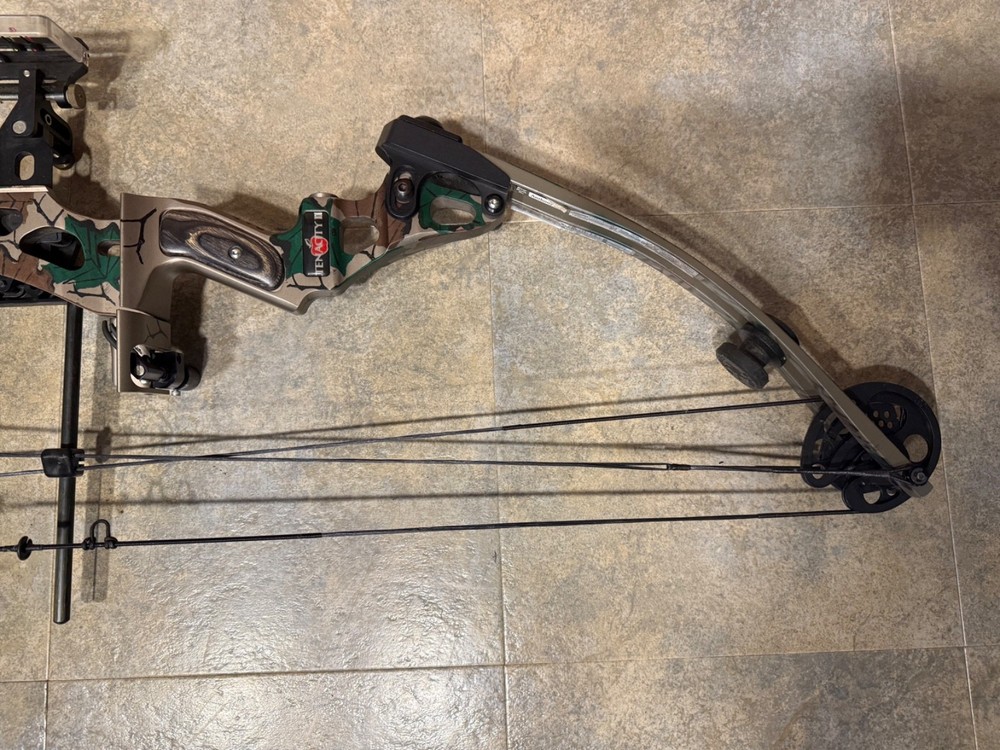 HOYT TENACITY II - POWERFLEX COMPOUND BOW - LEFT HANDED