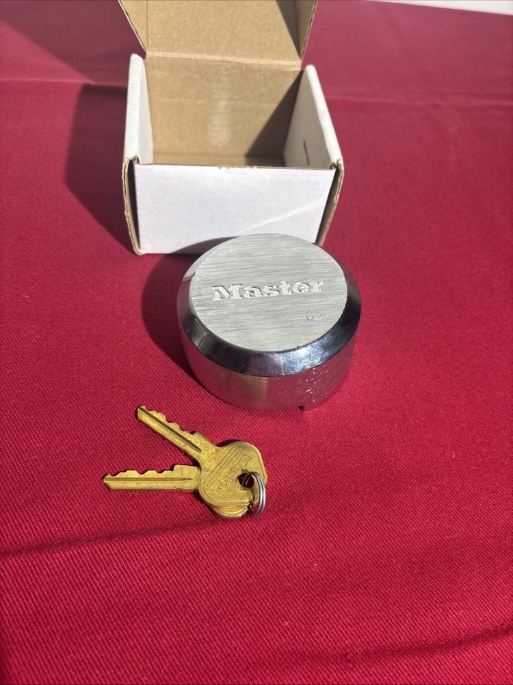 Master Lock 6271 Keyed Padlock - FREE SHIPPING.