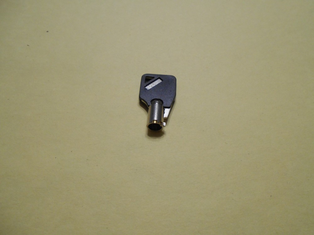 *UNKNOWN BRAND TOOL BOX LOCK KEY 044