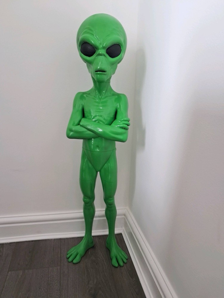 Mad Alien Statue 3 Feet Tall