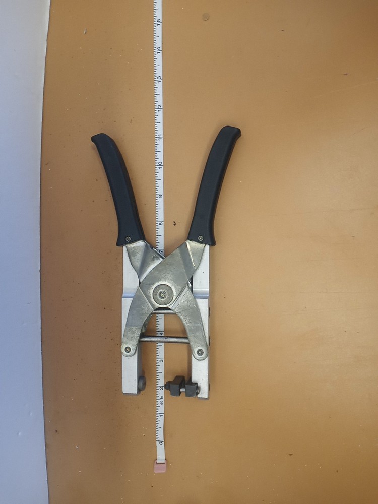 Caisley Ear Tag Applicator Tool Farming Ranching Cattle