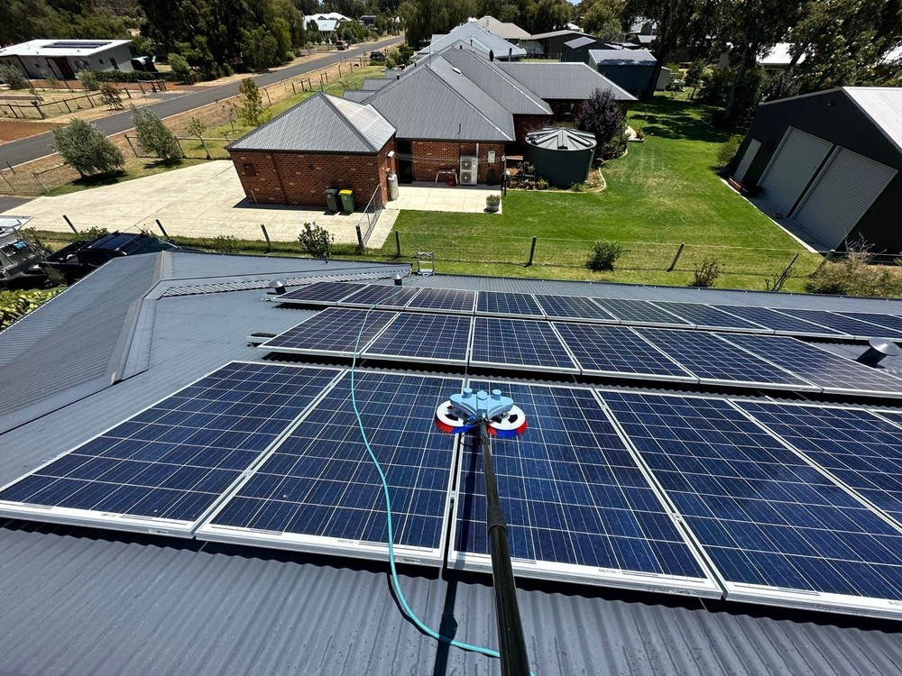 Dual Power Solar Panel Cleaner – Brush & Pole Set ,Use Battery or AC