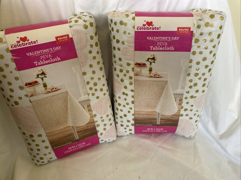 NWT Valentines Day Peca Table Cloth