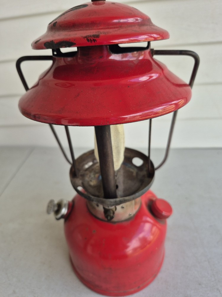 VINTAGE 1976 RED COMEMAN LANTERN