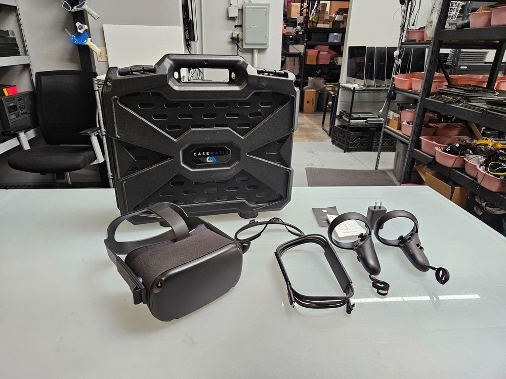 Meta Oculus Quest 1 VR Virtual Reality Headset MH-B Controllers & Carrying Case