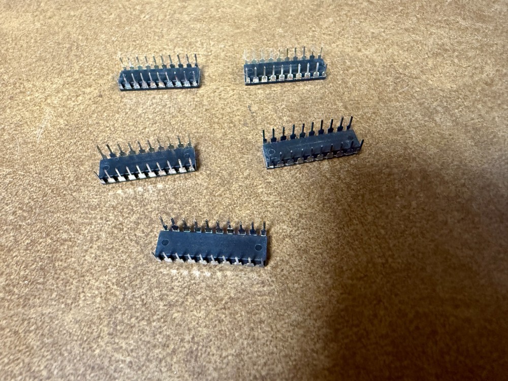 (5) Texas Instruments SN74LS621N Octal Bus Transceiver Chip
