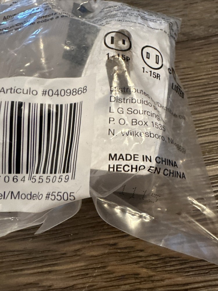 Project Source 15-Amp 2-wire Single To Triple Standard Adapter Off White {A}