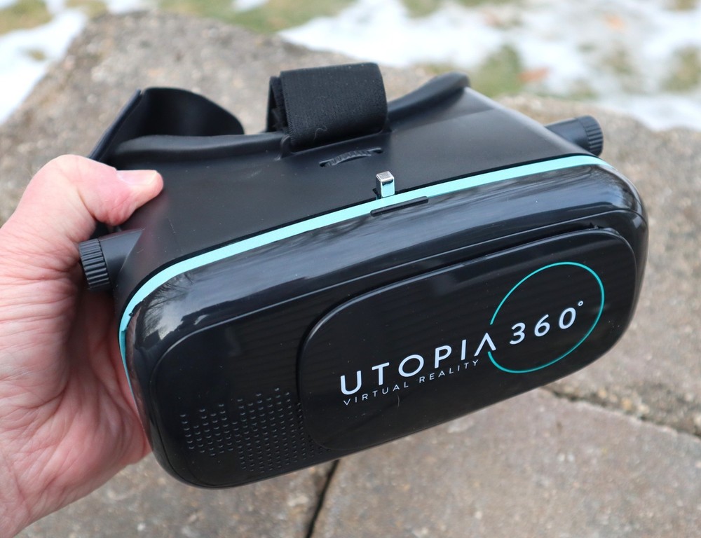 Utopia 360 Virtual Reality 3D Headset + Bluetooth Controller In Original Box